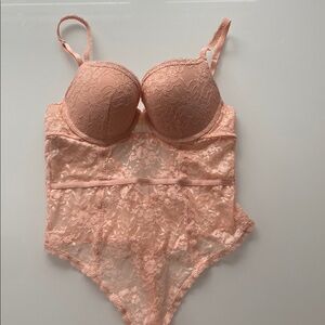 Lace Bodysuit in peach 🍑